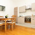Casa Torre Di Specchio Con Piscina Lägenhet