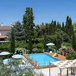 Casa Torre Di Specchio Con Piscina バーリ