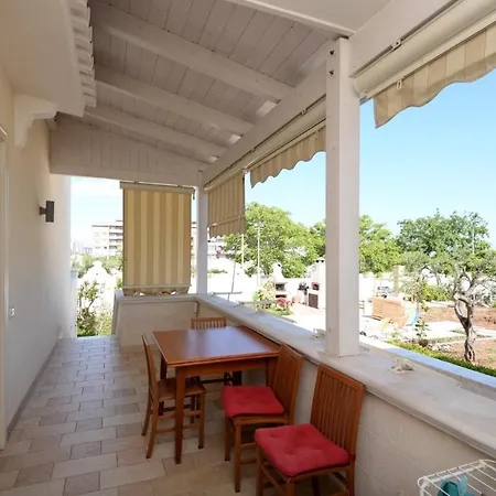 Casa Torre Di Specchio Con Piscina Бари