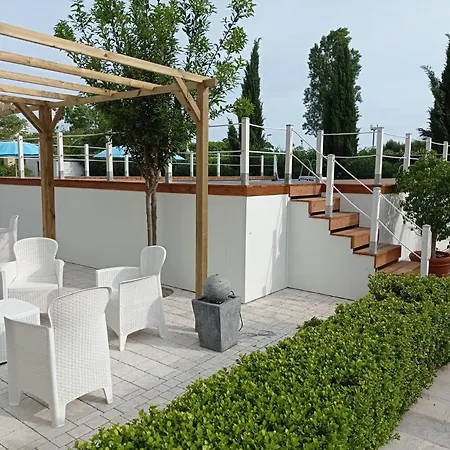 Casa Torre Di Specchio Con Piscina * Бари