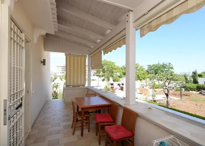 Casa Torre Di Specchio Con Piscina בארי