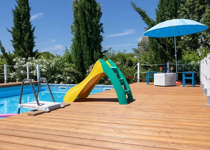 Casa Torre Di Specchio Con Piscina アパート バーリ